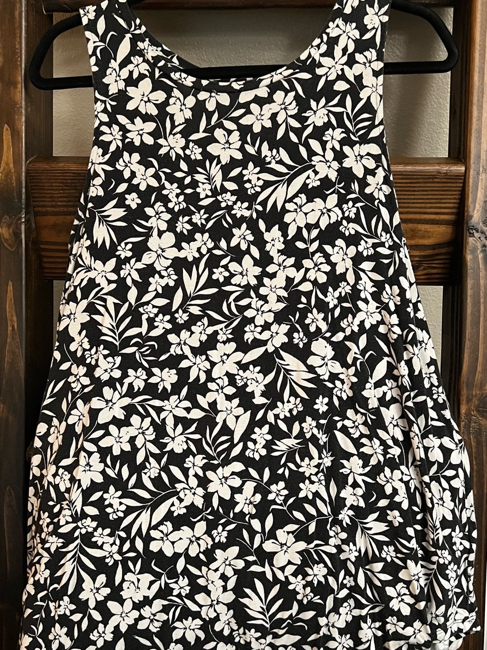 Old Navy Black and White Floral Sleeveless Dress